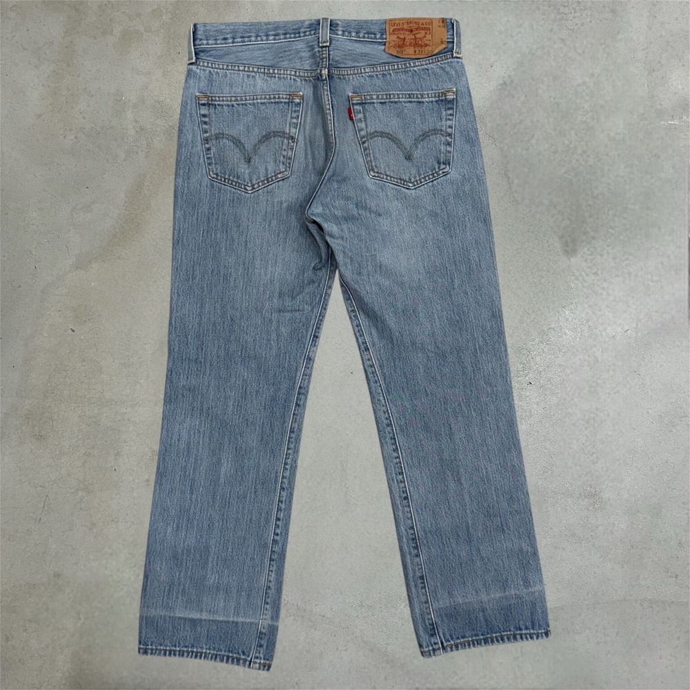 Vintage Levis 501 Mens Light Wash Straight Leg Button Fly Denim Jeans 33x30